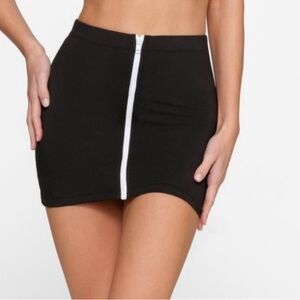 SKIMS SPORTY ZIPPER SWIM SKIRT SIZE XS BRAND NEW WITH TAGS!! Retails at 100$